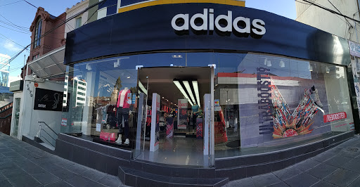 Stores to buy women's sneakers La Paz