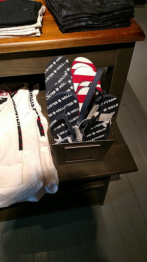 Clothing Store «Hollister Co.», reviews and photos, 160 N Gulph Rd #2045, King of Prussia, PA 19406, USA