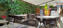 Atmosphère du Restaurant français Restaurant Le Chelsea à Vallon-Pont-d'Arc - n°10