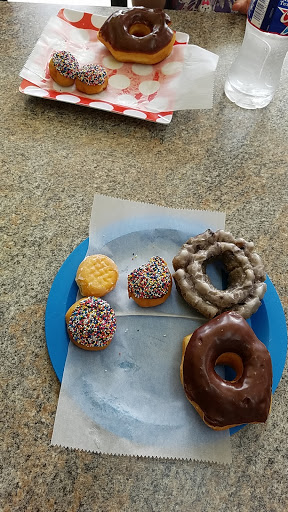Donut Shop «Donut Plaza Plus», reviews and photos, 2113 Harwood Rd, Bedford, TX 76021, USA