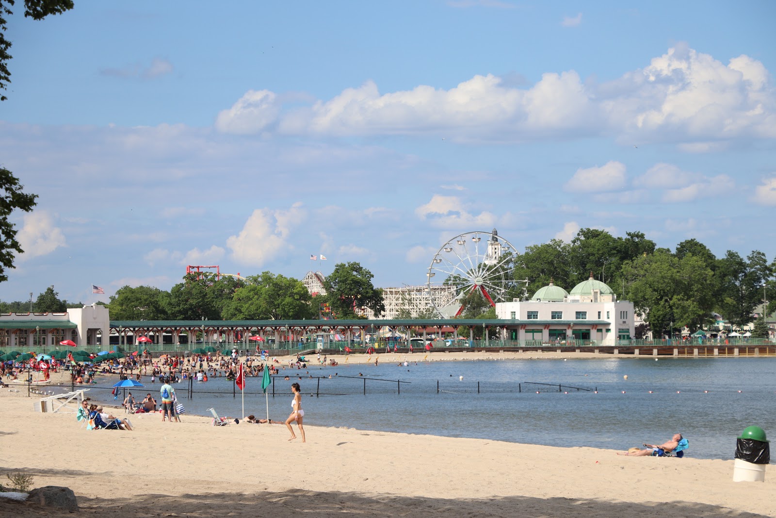 Photo of Rye Beach and the settlement