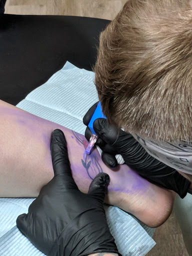 Tattoo Shop «Attitudes Muskegon», reviews and photos, 1610 Evanston Ave, Muskegon, MI 49442, USA