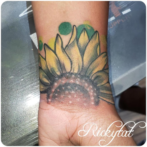 Tattoo Shop «Hollywood Tattoos», reviews and photos, 104 Market St, Newark, NJ 07102, USA