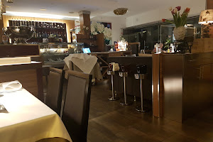 Adesso Ristorante & Lounge