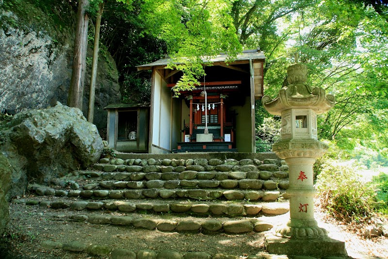 岩神赤城神社