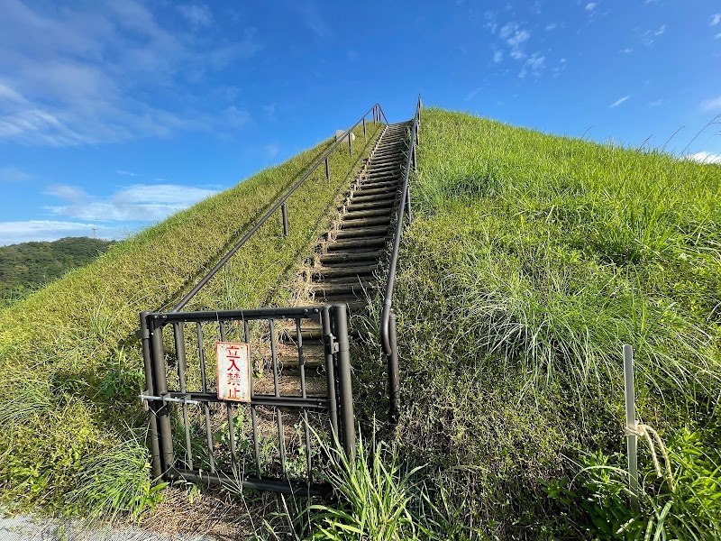 葉佐池古墳石室見学施設