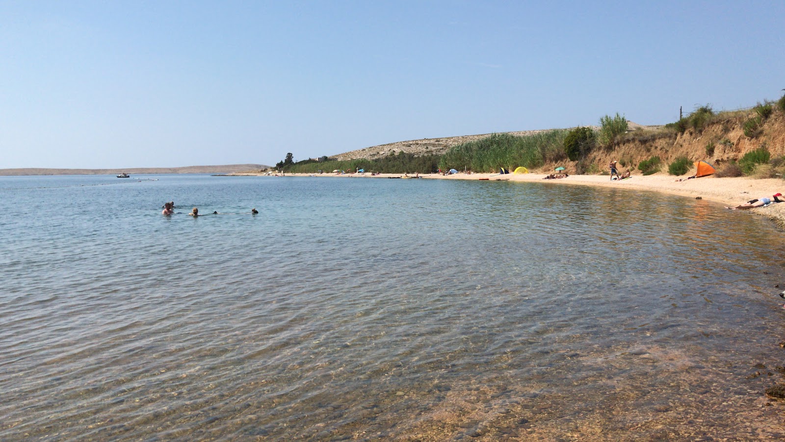 Smokvica beach'in fotoğrafı dağlarla çevrili