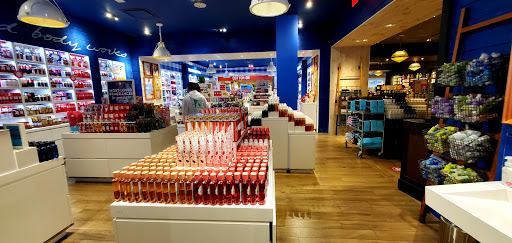 Shopping Mall «Vintage Faire Mall», reviews and photos, 3401 Dale Rd #483, Modesto, CA 95356, USA