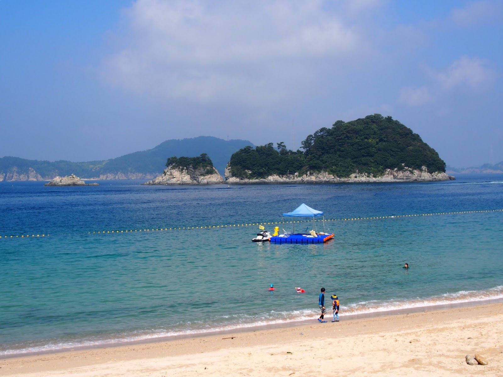 Fotografie cu Bijindo Beach - locul popular printre cunoscătorii de relaxare