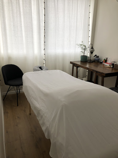 נועם טקסלר- עיסוי רפואי| Medical massage therapy