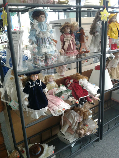 Thrift Store «St. Vincent de Paul Thrift Stores Orlando», reviews and photos, 770 S Orange Blossom Trail, Apopka, FL 32703, USA