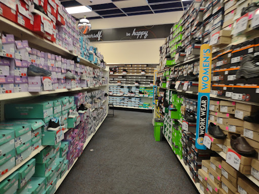 Shoe Store «Shoe Carnival», reviews and photos, 3050 Beeline Rd, Holland, MI 49424, USA