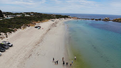 Foto de Nora Creina Beach e o assentamento