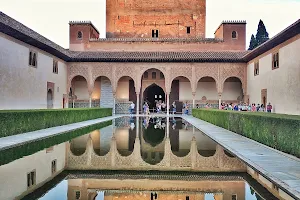 Patio de los Arrayanes image