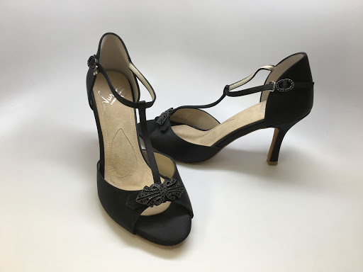 Shoe Store «Signature Shoes», reviews and photos, 271 Westwood Ave, Westwood, NJ 07675, USA