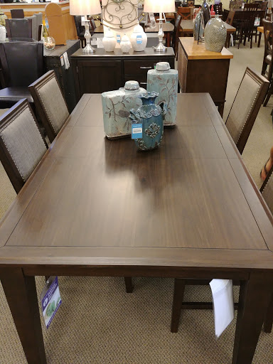 Furniture Store «Raymour & Flanigan Furniture and Mattress Store», reviews and photos, 1360 S Washington St, North Attleborough, MA 02760, USA