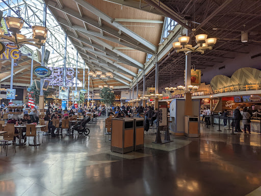 Shopping Mall «Great Lakes Crossing Outlets», reviews and photos, 4000 Baldwin Rd, Auburn Hills, MI 48326, USA