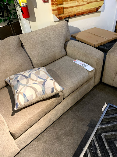 Outlet Store «Rooms To Go Outlet Furniture Store - Norcross», reviews and photos, 6288 Dawson Blvd, Norcross, GA 30093, USA