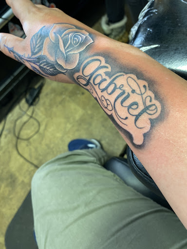 Tattoo Shop «The Lizard Lounge Tattoo Kissimmee», reviews and photos, 4519 S Orange Blossom Trail, Kissimmee, FL 34746, USA