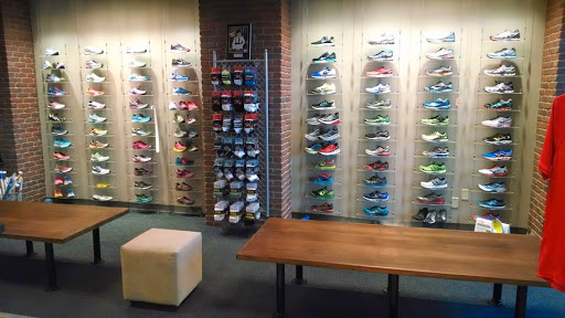 Shoe Store «Sole Sports Running Zone», reviews and photos, 7001 N Scottsdale Rd #170, Scottsdale, AZ 85253, USA