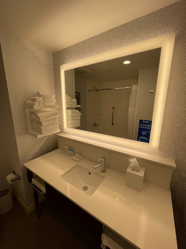 Hampton Inn & Suites Gilroy image