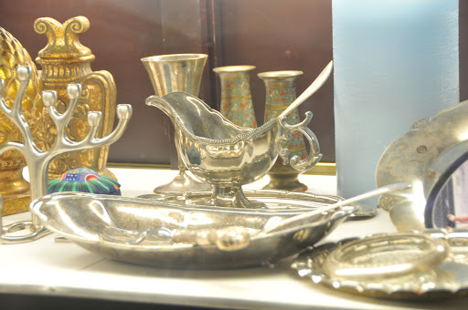 Pawn Shop «Gold Star Jewelry & Coin Co.», reviews and photos, 7048 N Clark St, Chicago, IL 60626, USA