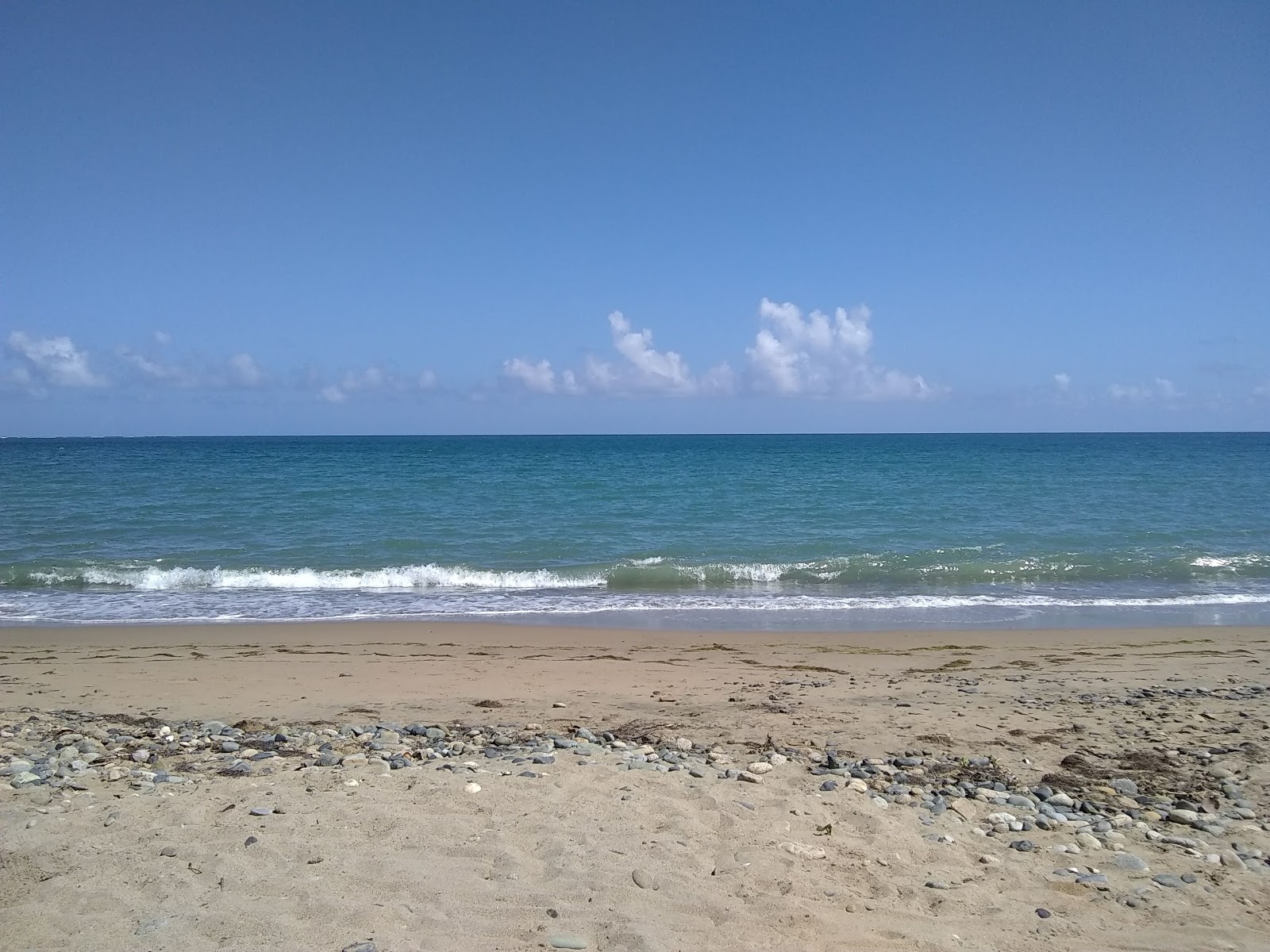 Φωτογραφία του Playa Los Hoteles με καθαρό νερό επιφάνεια