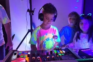 Lil Ravers Kids Disco and Party Entertainment Central Coast image