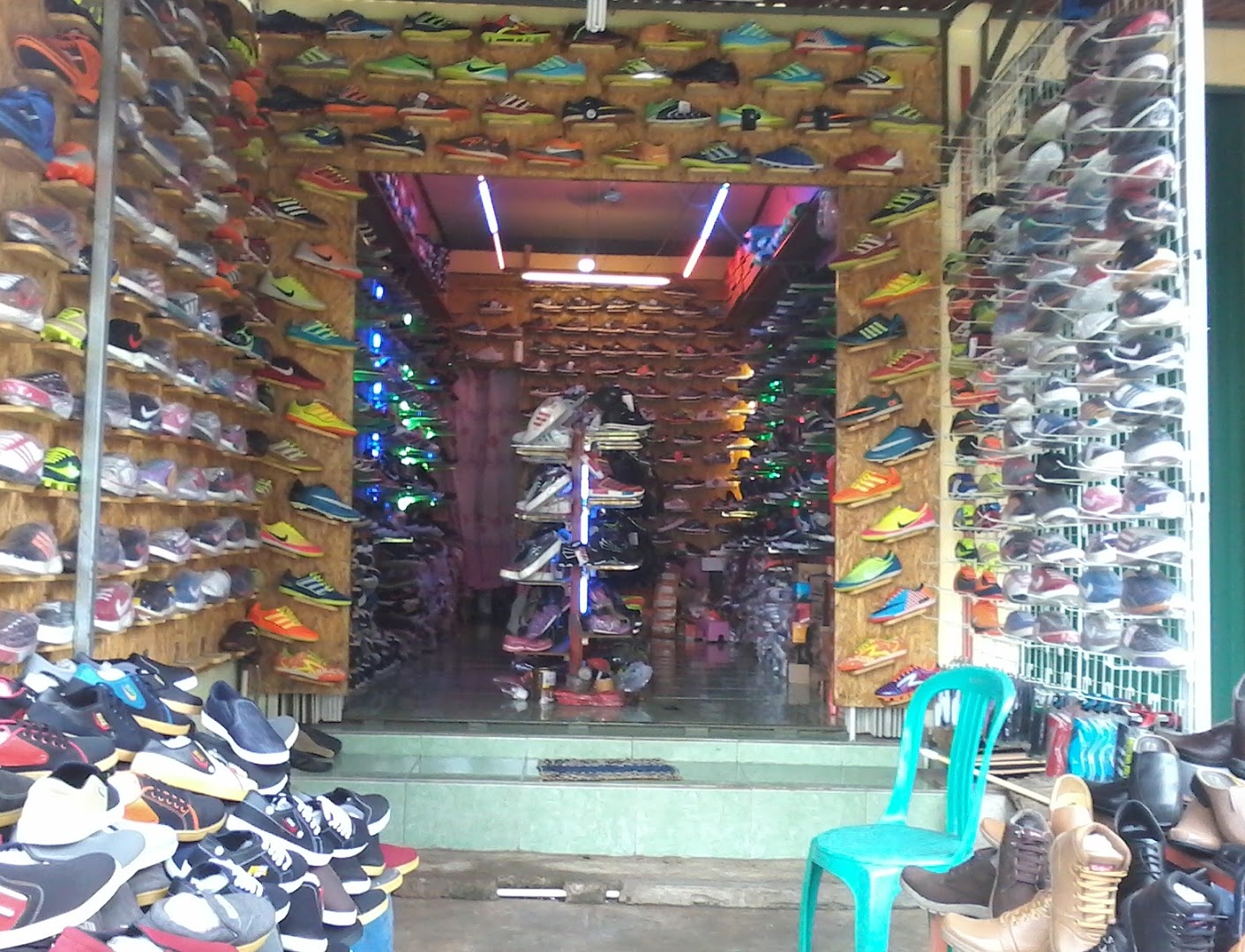 Toko Sepatu Maju Sport Photo