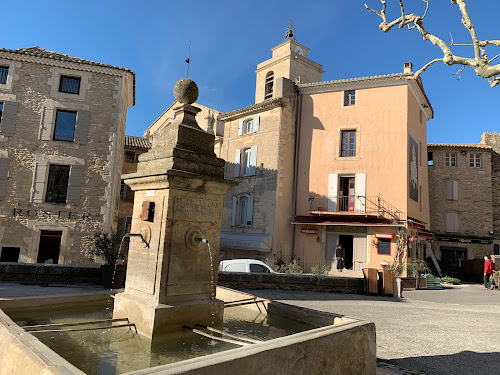 La fontaine de la Place Genty Pantaly à Gordes