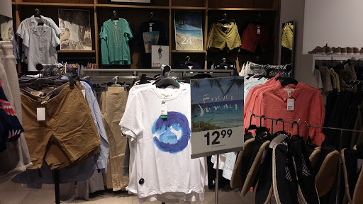 Clothing Store «H&M», reviews and photos, 2 S 69th St, Upper Darby, PA 19082, USA