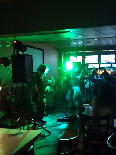 Bar & Grill «Strikers Sports Bar and Grill», reviews and photos, 66 Hathaway Rd, New Bedford, MA 02746, USA