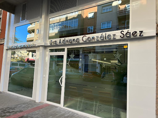 CLÍNICA DENTAL ADRIANA GONZÁLEZ SÁEZ en Ávila‎, Ávila‎