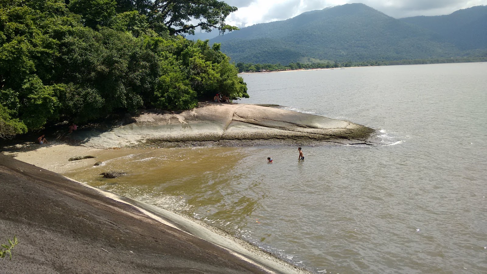 Foto de Praia do Forte con arena gris superficie