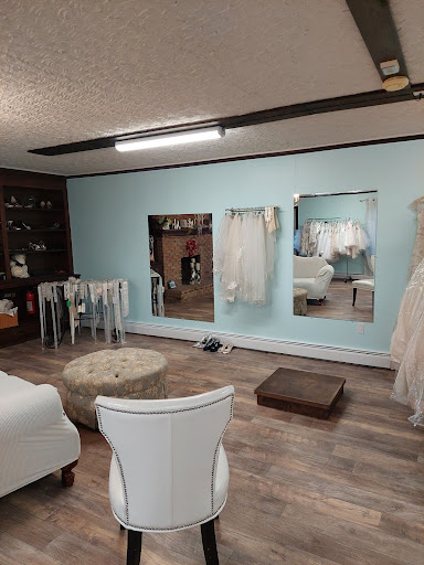 Country Threads Bridal by Gail, 194 Doe Run Rd, Manheim, PA 17545, USA, 