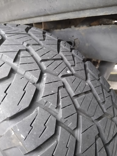 Tire Shop «Discount Tire Store - Center Line, MI», reviews and photos, 26805 Van Dyke, Center Line, MI 48015, USA