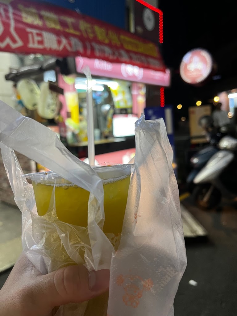 噯喝Aihe -一中飲料店【菊花茶 | 現打果汁｜雙倍布丁奶茶｜酸梅湯】派克雞排前 的照片