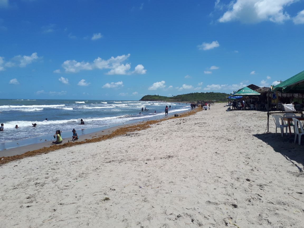 Foto av El Bluff Beach med turkos rent vatten yta