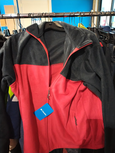 Boutique «Blue, a Goodwill Boutique - Tacoma», reviews and photos, 2520 N Proctor St, Tacoma, WA 98406, USA