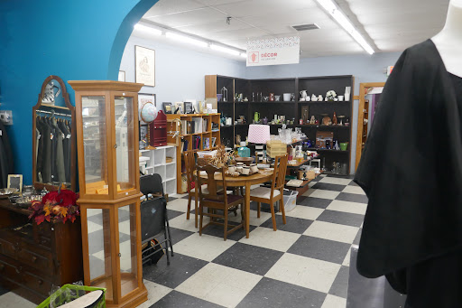 Thrift Store «Boomerangs Jamaica Plain», reviews and photos, 716 Centre St, Jamaica Plain, MA 02130, USA