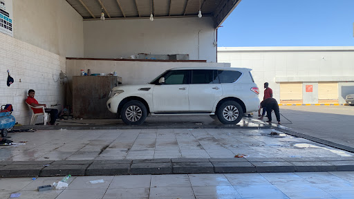 لمعة الساطع لغسيل السيارات 