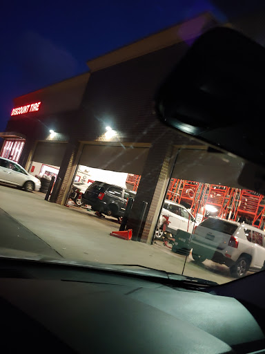 Tire Shop «Discount Tire Store - Eagan, MN», reviews and photos, 3575 Pilot Knob Rd, Eagan, MN 55122, USA