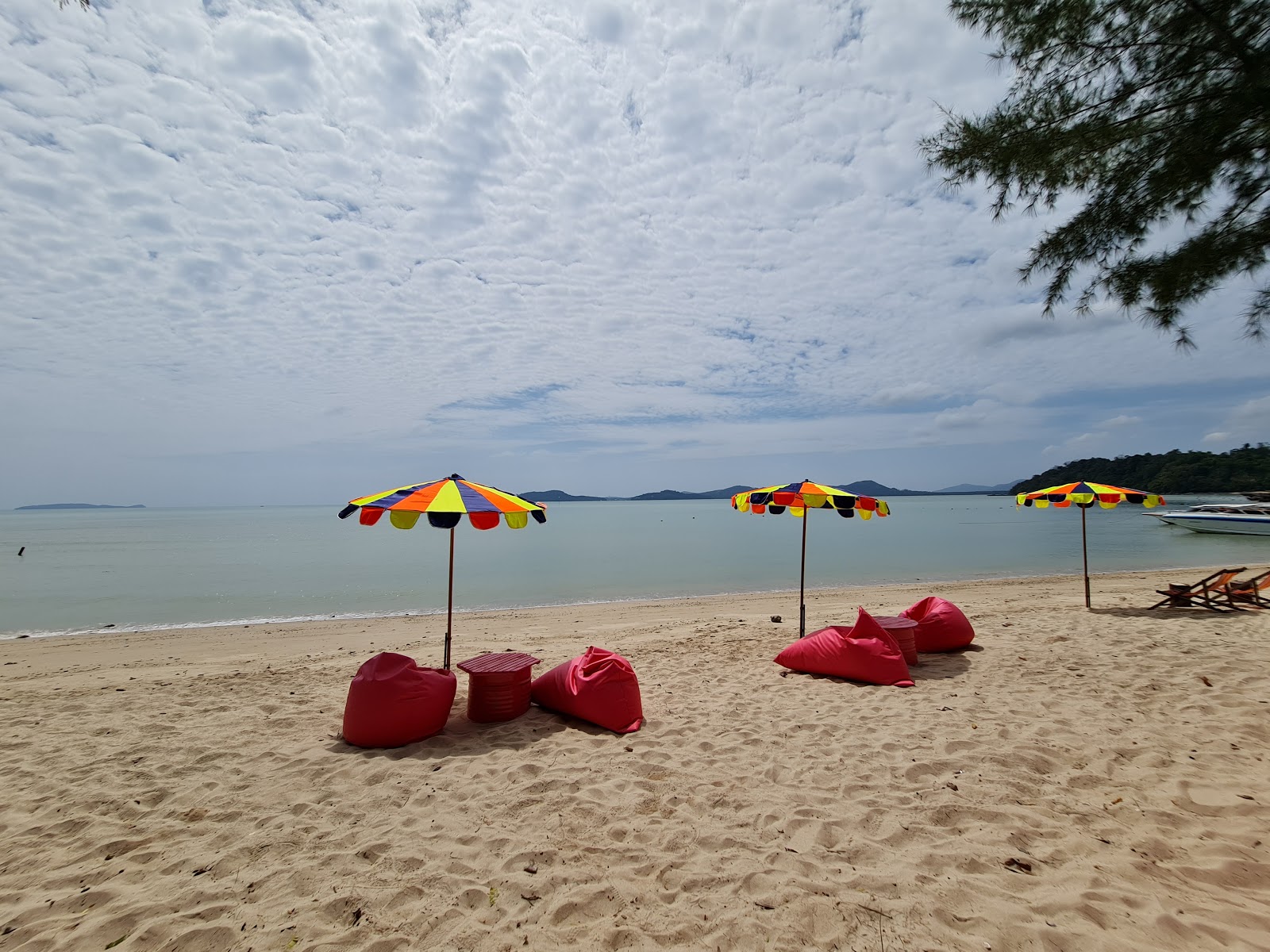 Yipsi Beach'in fotoğrafı biraz temiz temizlik seviyesi ile
