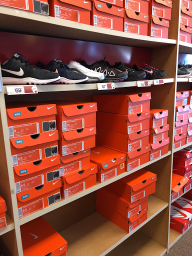 Shoe Store «Famous Footwear», reviews and photos, 975 I-30 Frontage Rd, Rockwall, TX 75087, USA