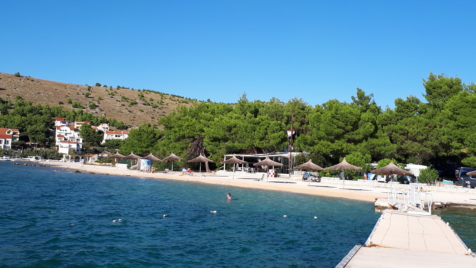 Foto av Jasenovo beach med turkos rent vatten yta