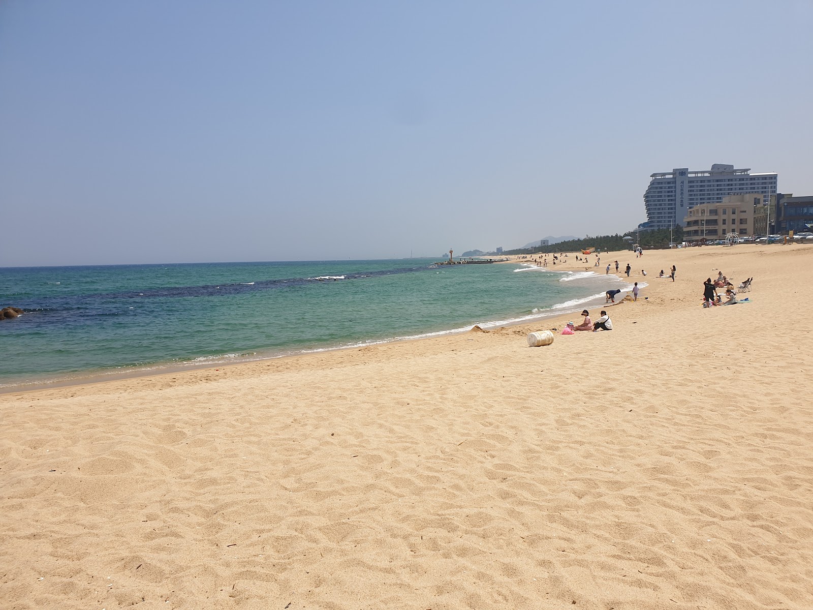 Valokuva Gangmun Beachista. sisältäen pitkä suora