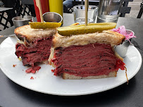 Pastrami du Restaurant de hamburgers Schwartz’s Deli à Paris - n°2