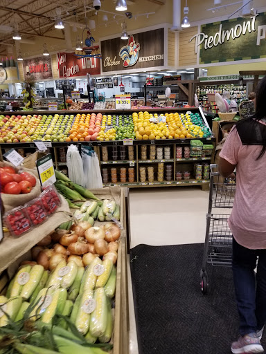 Grocery Store «Lowes Foods», reviews and photos, 1581 New Garden Rd, Greensboro, NC 27410, USA