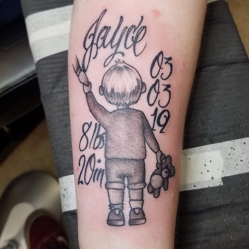 Tattoo Shop «Grapes Designs», reviews and photos, 103 S 3rd St, Scottsville, KY 42164, USA