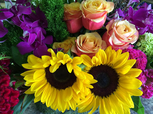 Florist «Autumn Rose Flower & Gift Shoppe», reviews and photos, 990 Bridgeport Ave, Milford, CT 06460, USA